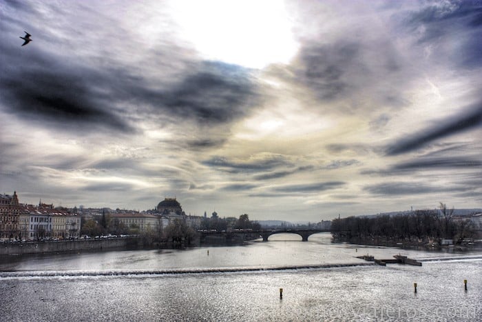 Rio Moldava desde el puente de Praga
