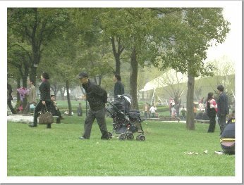 Abuelo chino con carrito