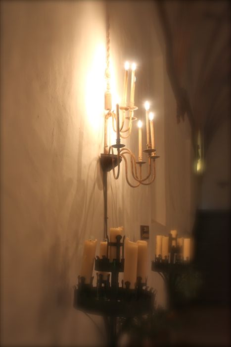 iluminacion interior en hotel monasterio de piedra