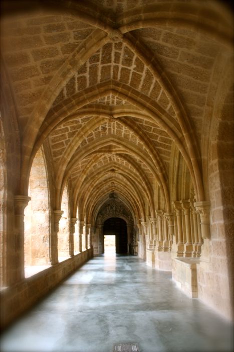 pasillos claustro monasterio de piedra