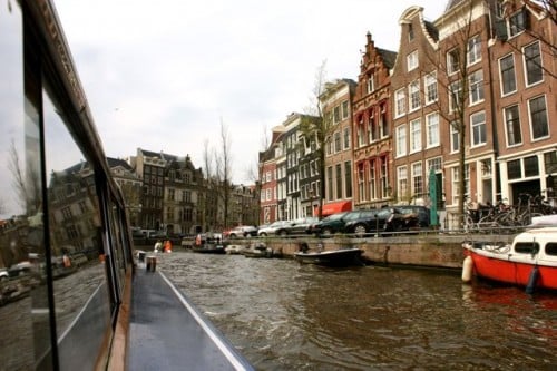 Pase en barco por los canales de Amsterdam
