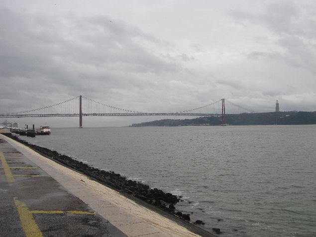 Vista del puente 25 de Abril de Lisboa