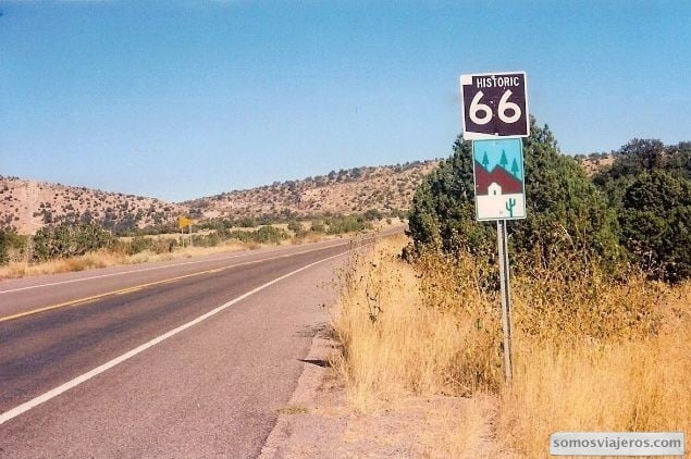 historica ruta 66. foto señal indicativa en camino a gran canon