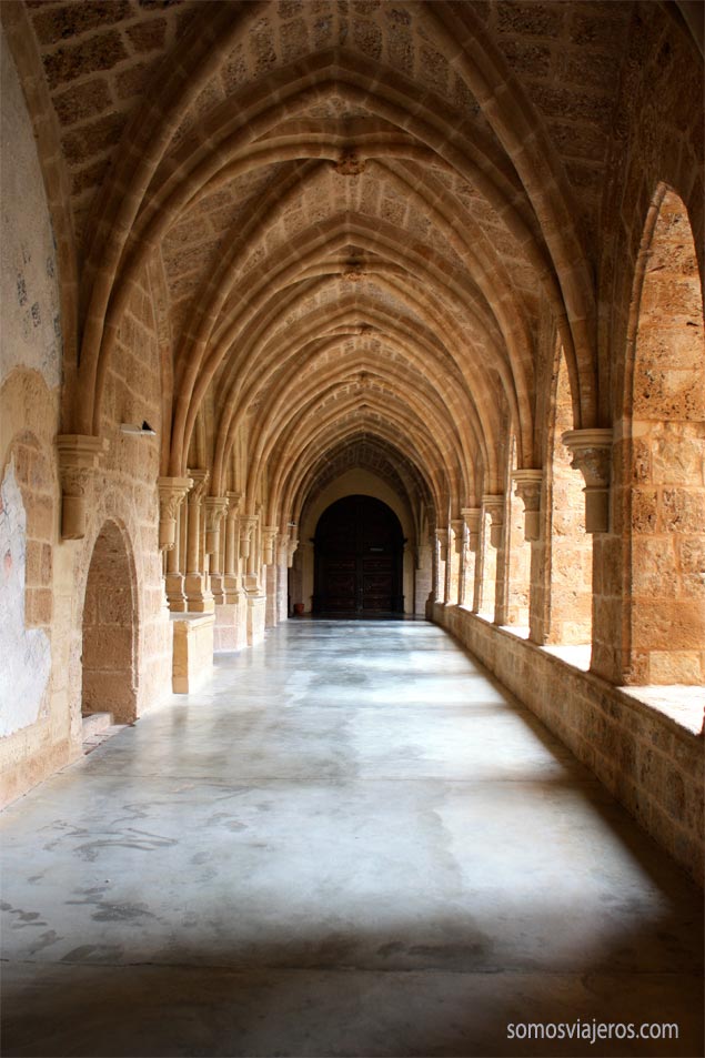 Pasillos claustro monasterio de Piedra