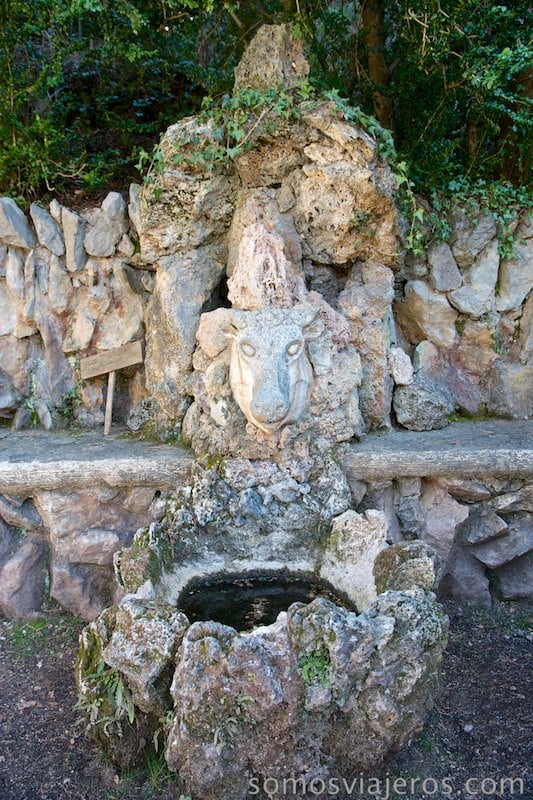 jardines de can artigas. fuente del Bou de Antoni Gaudí