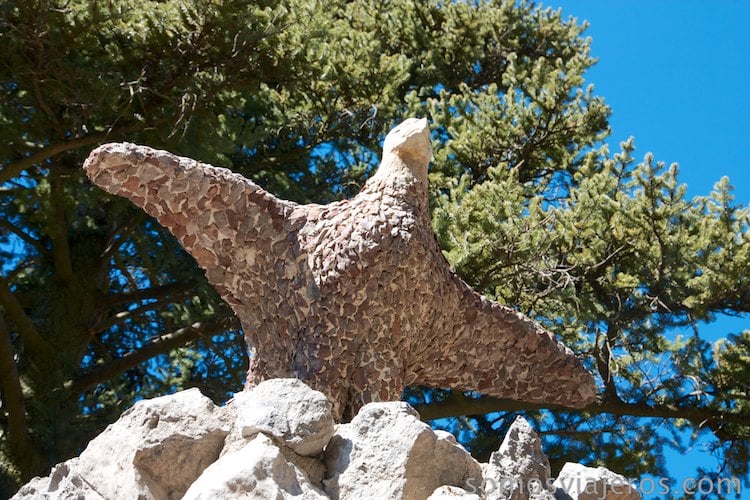jardines de can artigas. El águila de Antoni Gaudí