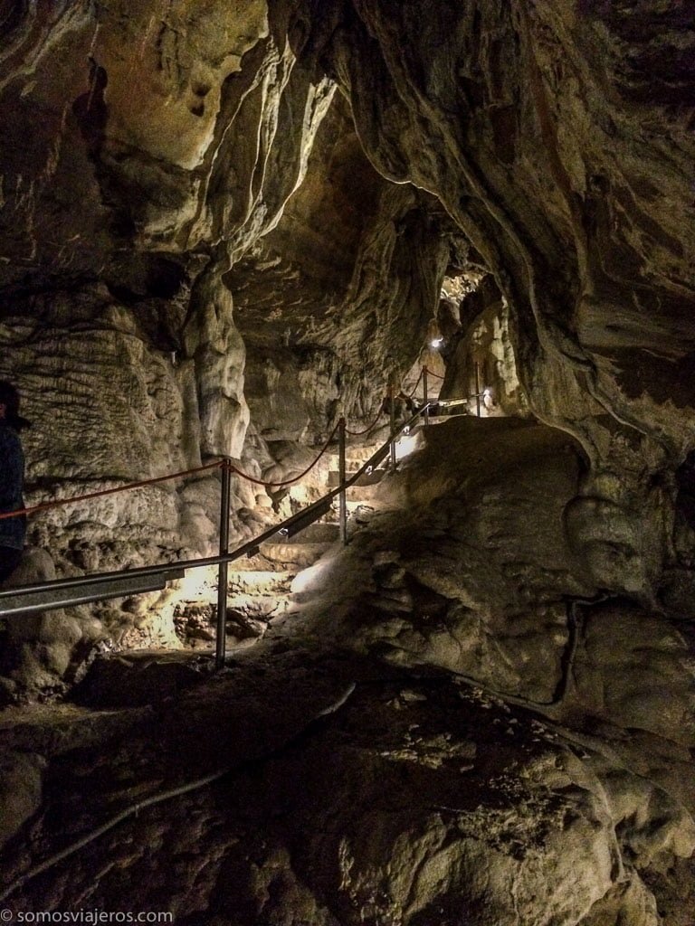 Pirineo con niños - cueva de las güixas - Villaníua