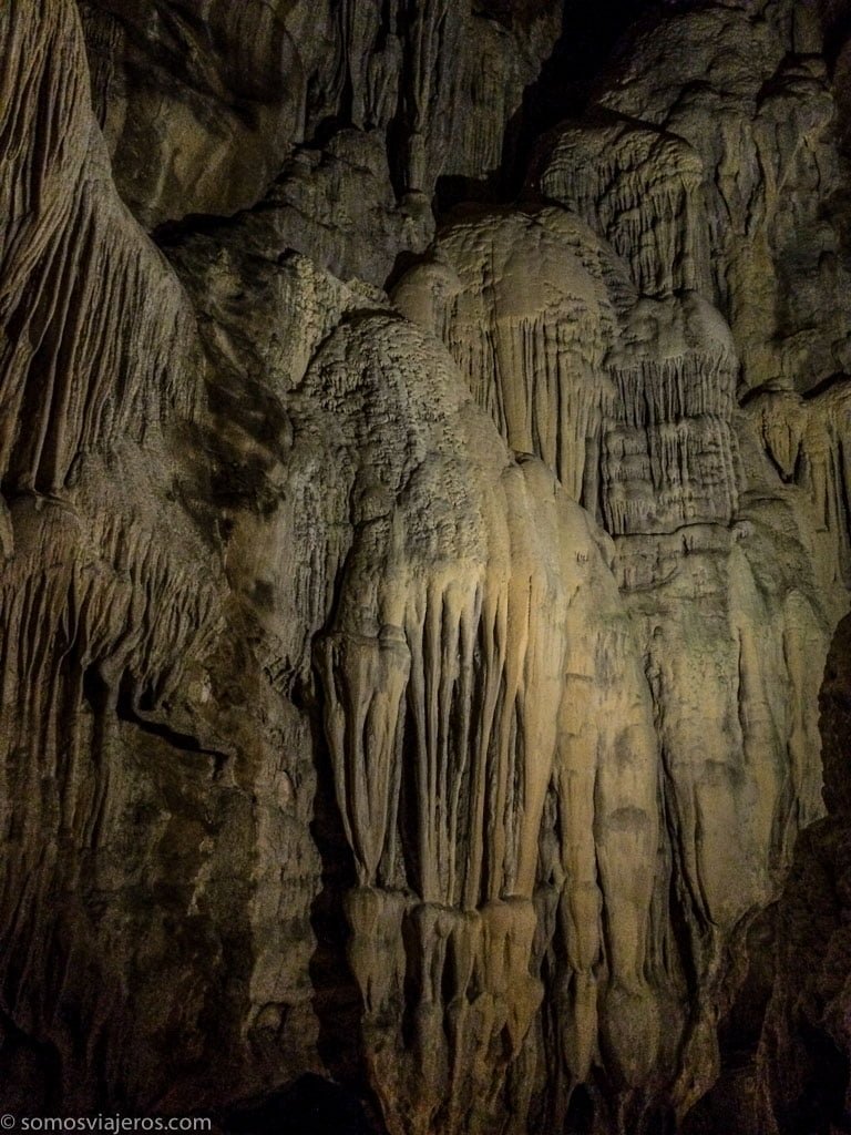 Interior cueva de las Güixas - Villanúa - Pirineo con niños