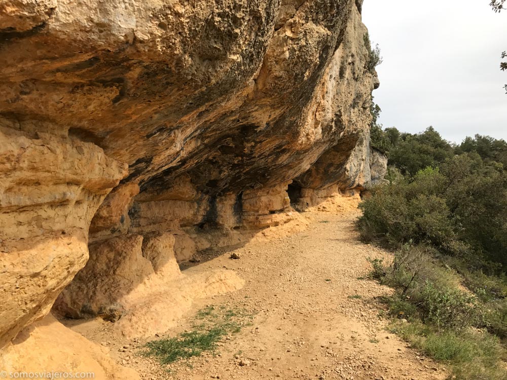 camino a la cova dels calaixos
