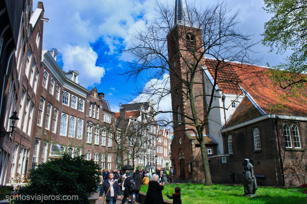 Begijnhof, una historia de mujeres en una plaza escondida de Amsterdam