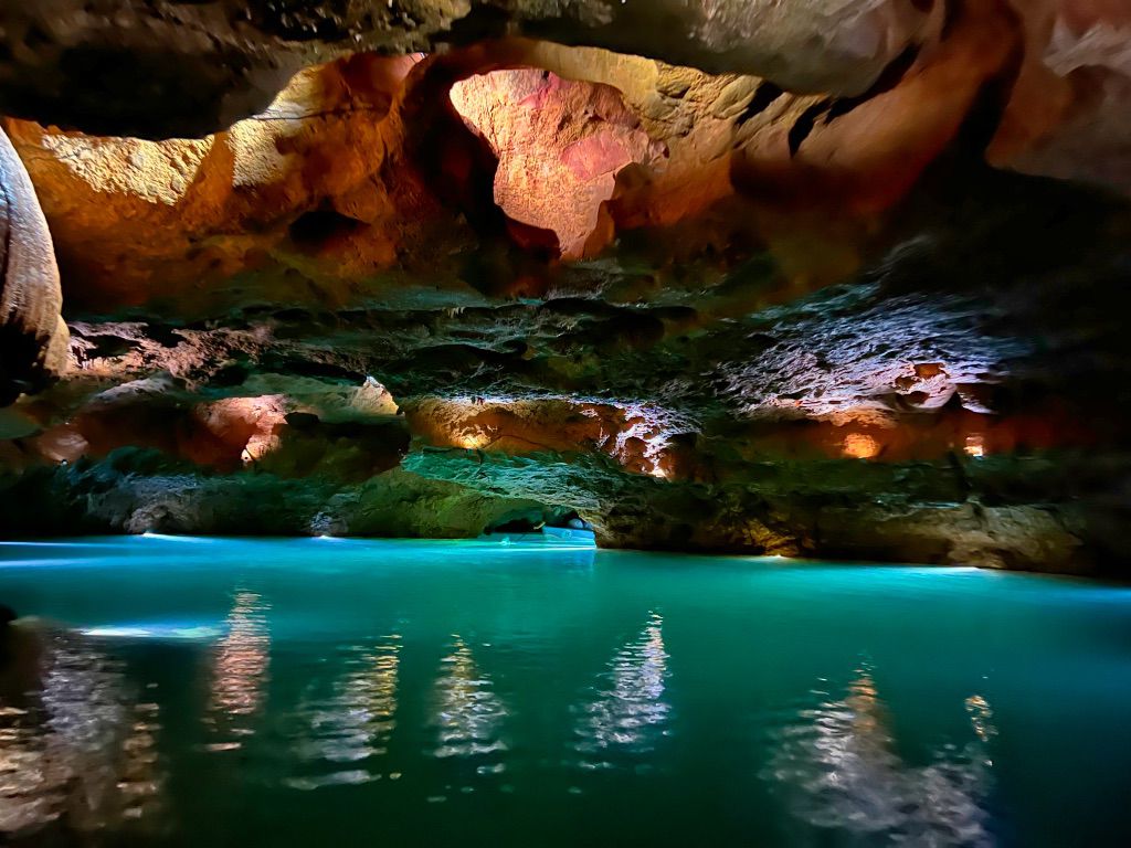 coves de Sant Josep. interior d ela cueva